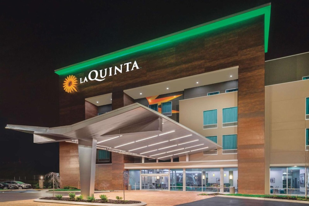 La Quinta Inn & Suites by Wyndham Cleveland Main image