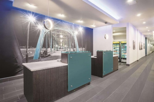 La Quinta Inn & Suites by Wyndham Cleveland image 11