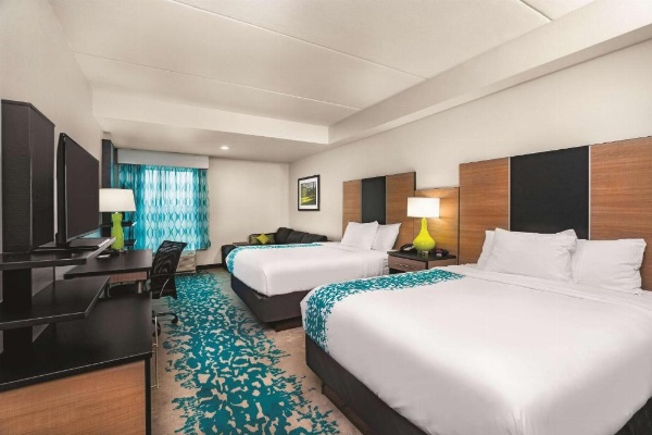 La Quinta Inn & Suites by Wyndham Cleveland image 13