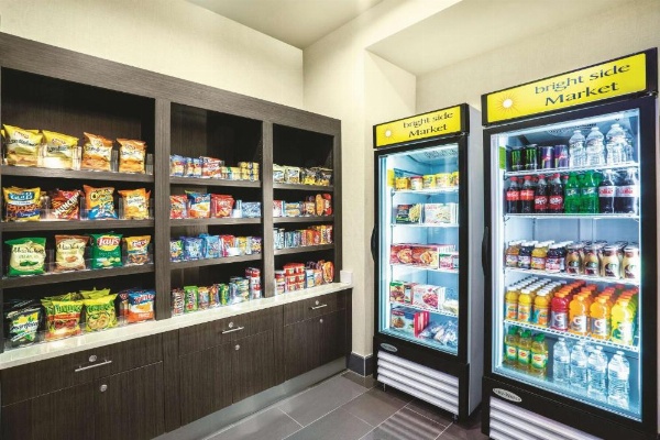 La Quinta Inn & Suites by Wyndham Cleveland image 22