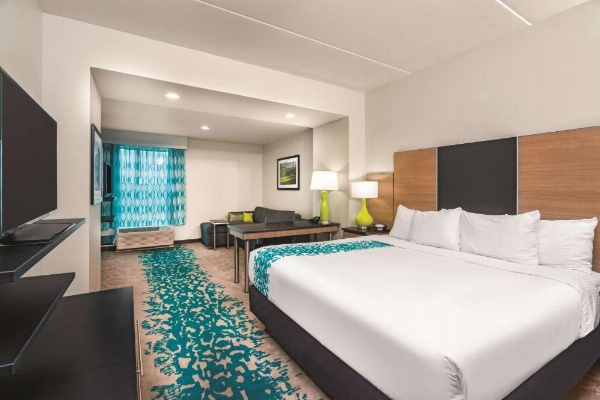 La Quinta Inn & Suites by Wyndham Cleveland image 28